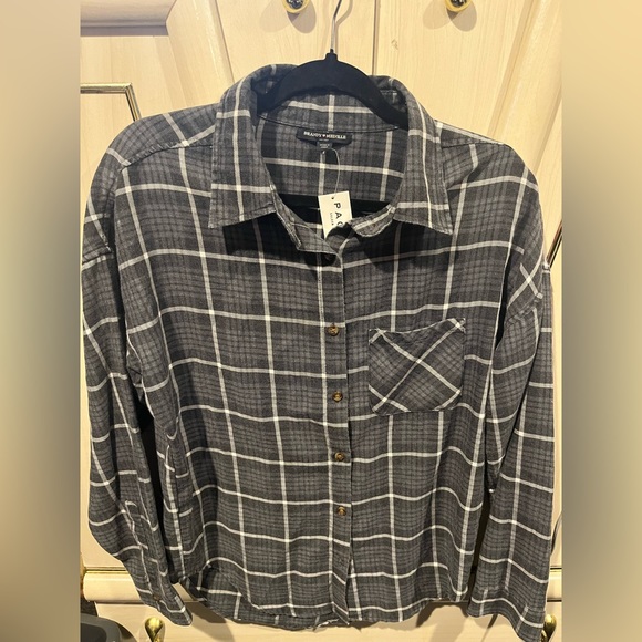 plaid shirt 🩶 - Picture 4 of 7